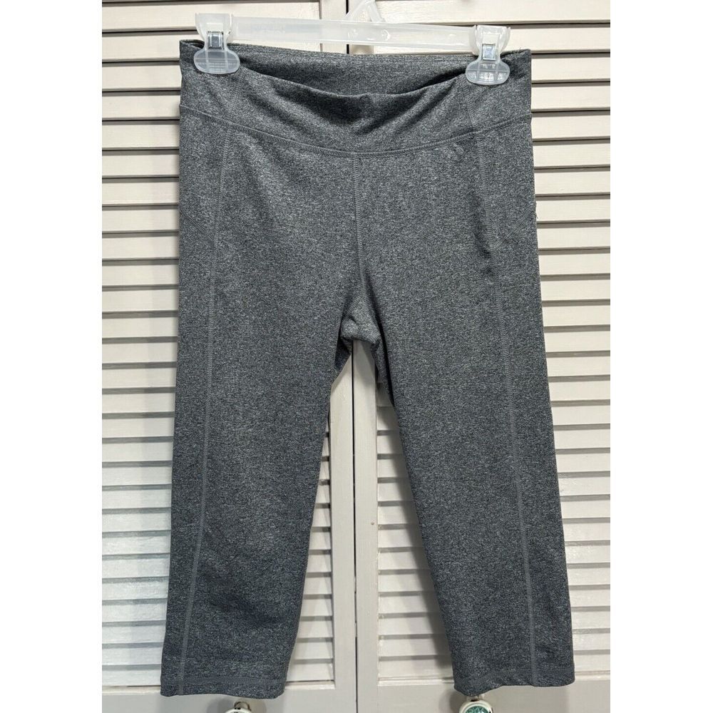 Live Love Dream Gray Capri Leggings Size Medium‎ Roching On Back 9.5" Rise